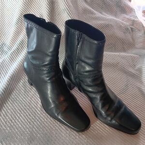 🦚 Michelle D Black Heeled Boots